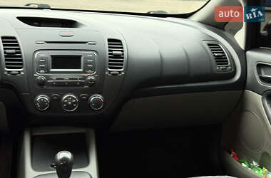 Седан Kia Cerato 2015 в  фото 11 Седан Kia Cerato 2015 в
