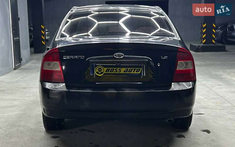 Седан Kia Cerato 2005 в Черновцах