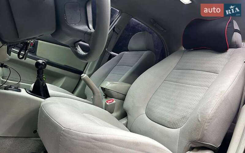 Седан Kia Cerato 2005 в Черновцах