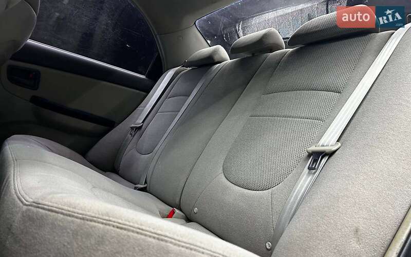 Седан Kia Cerato 2005 в Черновцах