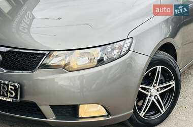 Седан Kia Cerato 2011 в 
