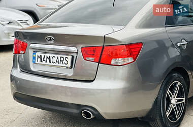 Седан Kia Cerato 2011 в 
