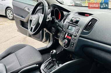 Седан Kia Cerato 2011 в 