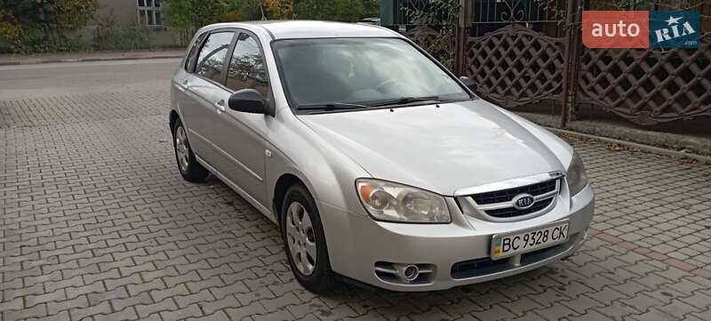 Хетчбек Kia Cerato 2006 в Стрию