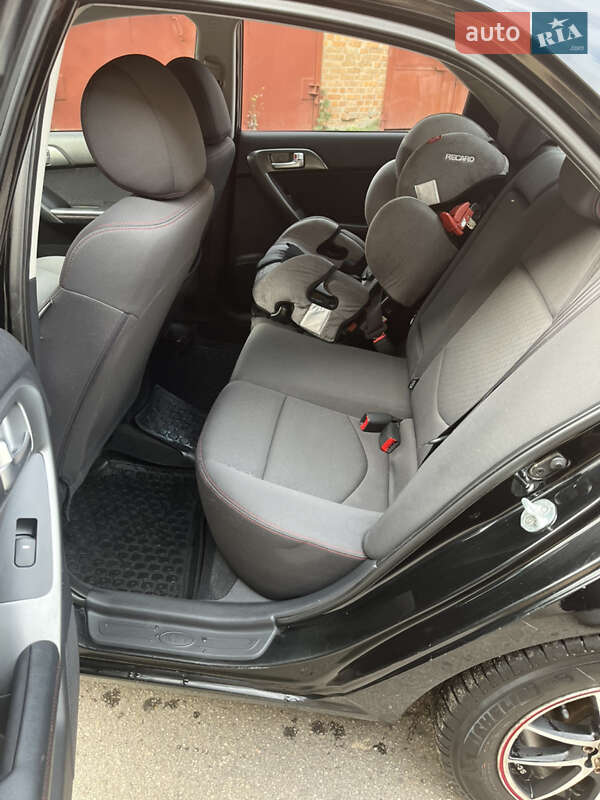 Седан Kia Cerato 2010 в Ромнах фото 10 Седан Kia Cerato 2010 в Ромнах
