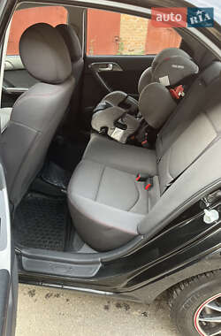 Седан Kia Cerato 2010 в 