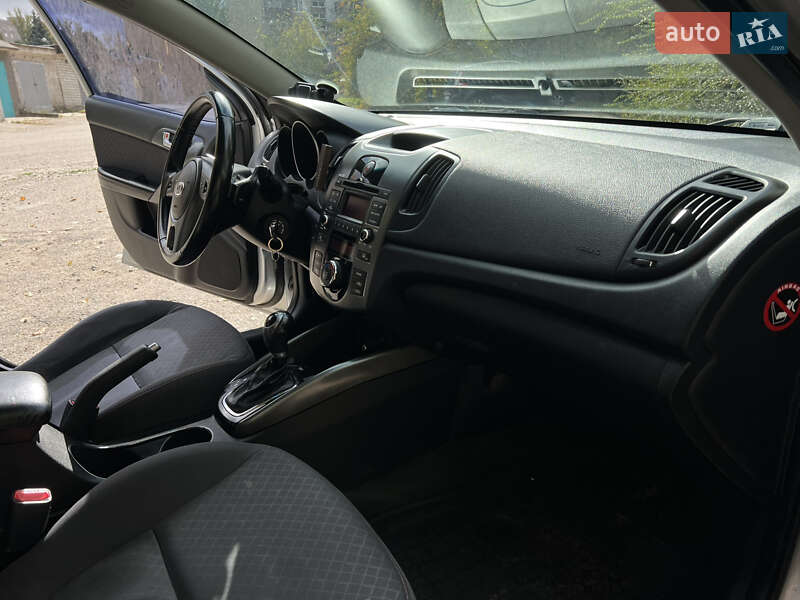 Седан Kia Cerato 2012 в Каменском