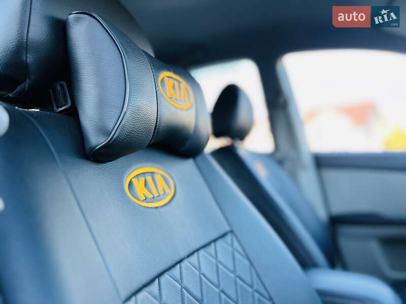 Седан Kia Cerato 2007 в Чернівцях