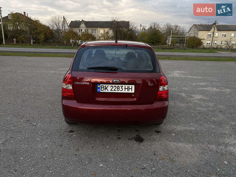 Хетчбек Kia Cerato 2006 в Дубні