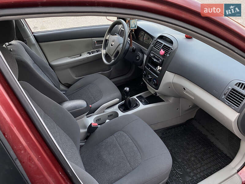 Хетчбек Kia Cerato 2006 в Дубні