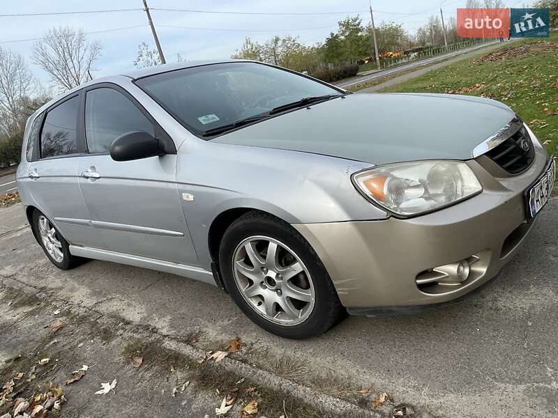 Хэтчбек Kia Cerato 2006 в Киеве