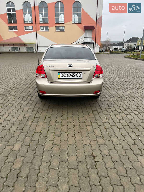 Седан Kia Cerato 2008 в Городке