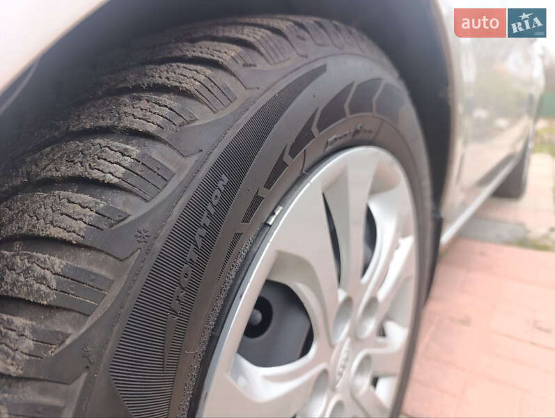 Седан Kia Cerato 2009 в Киеве