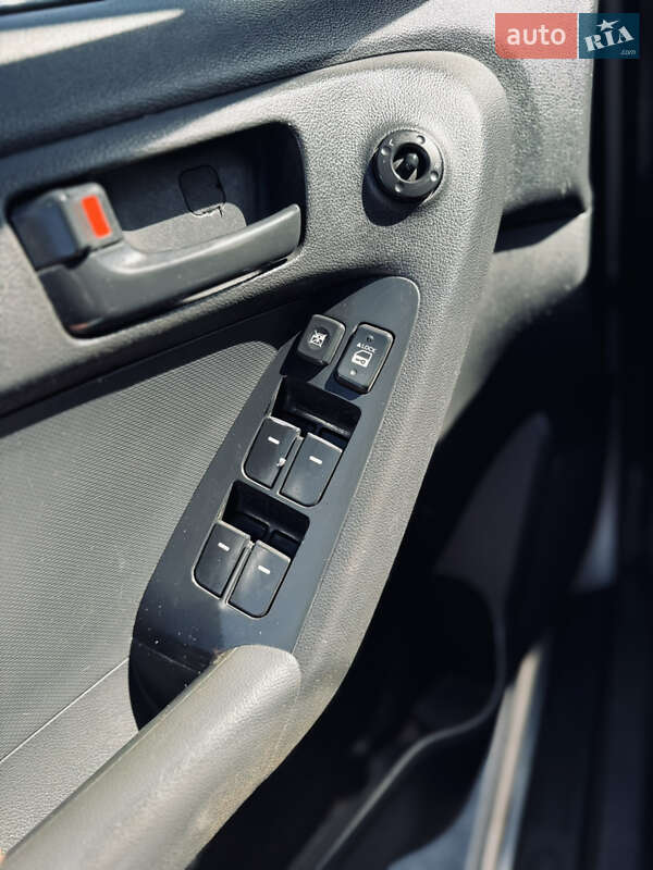 Седан Kia Cerato 2010 в Ровно