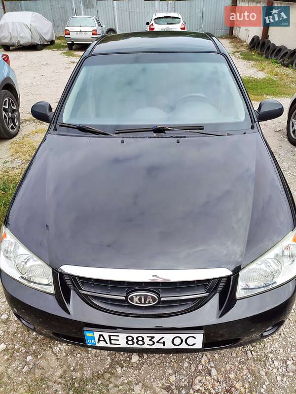 Седан Kia Cerato 2006 в Днепре