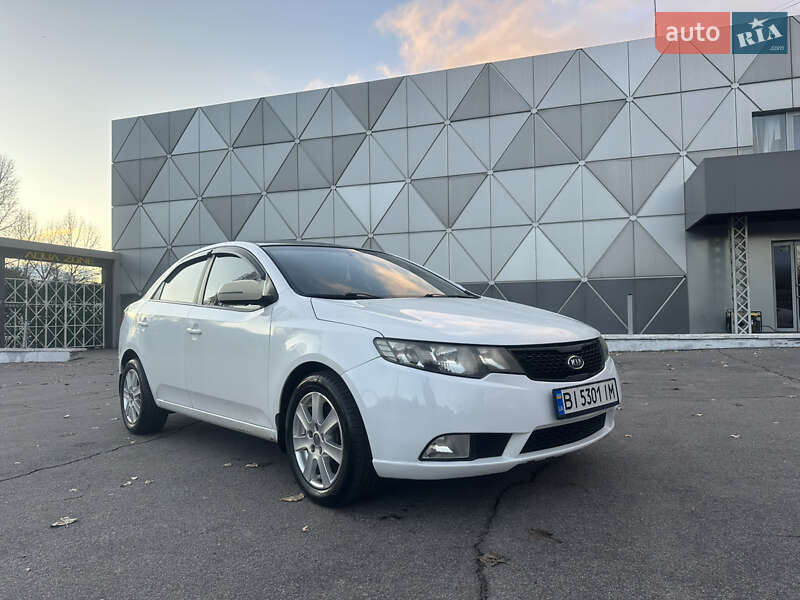 Седан Kia Cerato 2011 в Горишних Плавнях