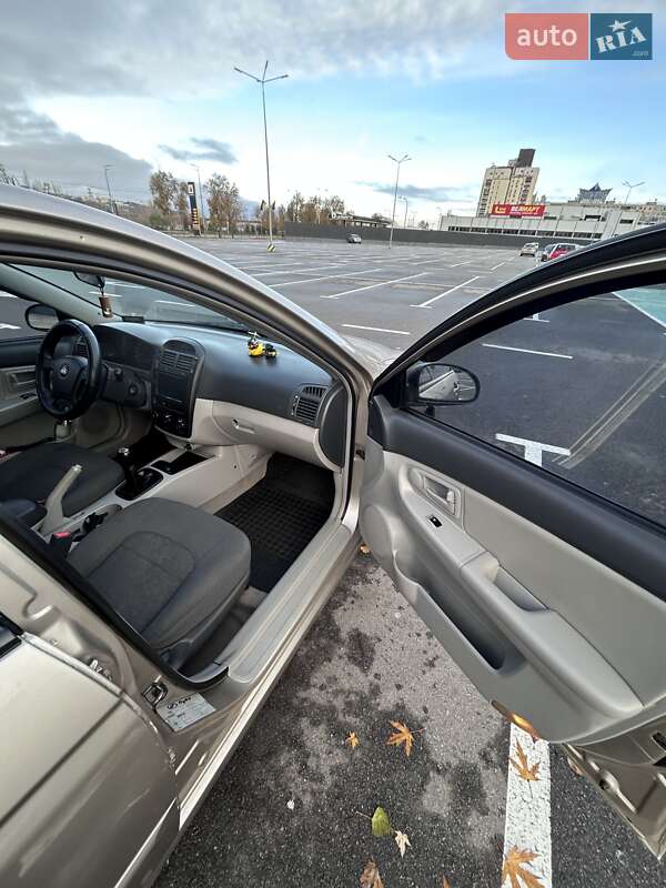Хэтчбек Kia Cerato 2006 в Киеве