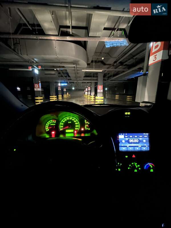 Хэтчбек Kia Cerato 2006 в Киеве