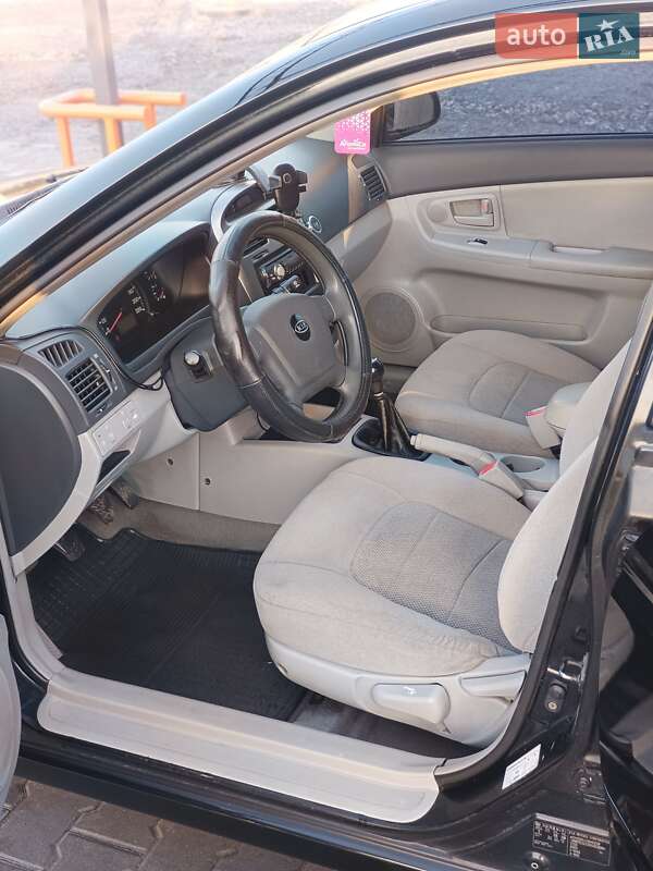 Седан Kia Cerato 2006 в Новом Буге