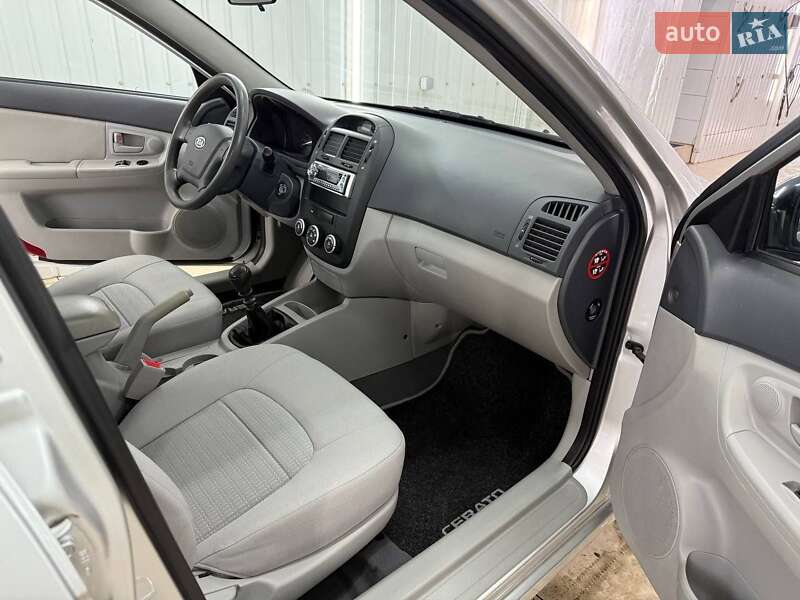 Седан Kia Cerato 2007 в Днепре