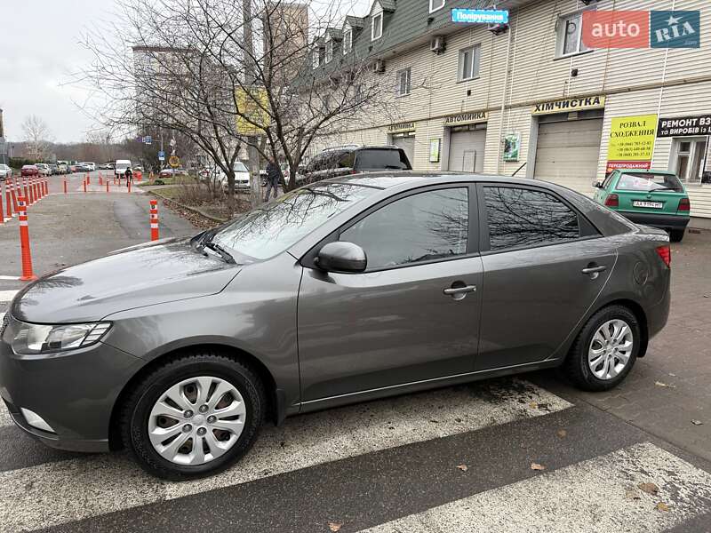 Седан Kia Cerato 2012 в Киеве