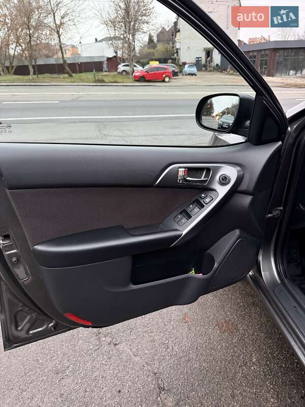 Седан Kia Cerato 2012 в Киеве