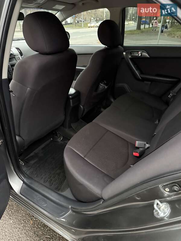 Седан Kia Cerato 2012 в Киеве