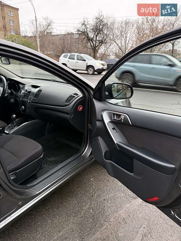 Седан Kia Cerato 2012 в Киеве