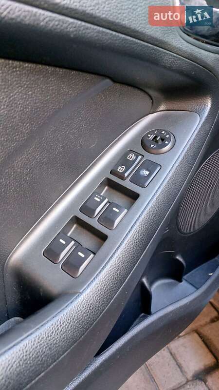 Седан Kia Cerato 2012 в Первомайске