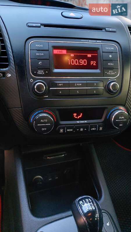 Седан Kia Cerato 2012 в Первомайске