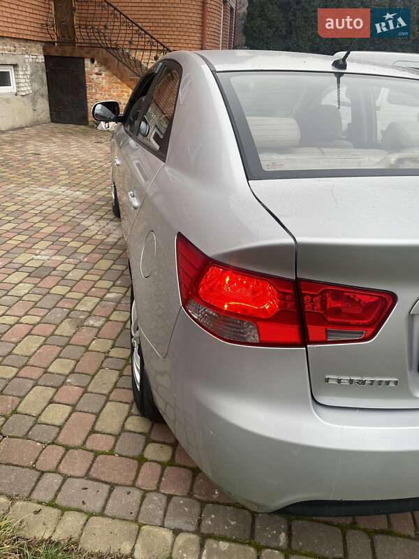 Седан Kia Cerato 2009 в Львове