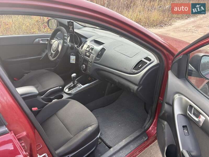 Седан Kia Cerato 2010 в Киеве