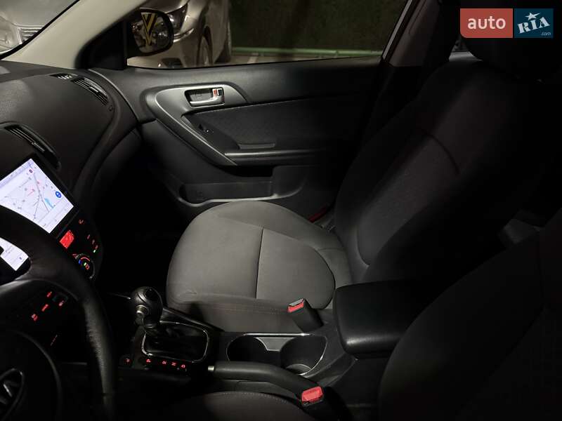 Седан Kia Cerato 2011 в Києві