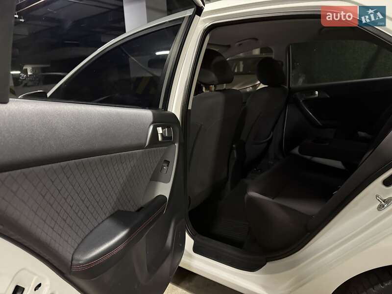 Седан Kia Cerato 2011 в Києві