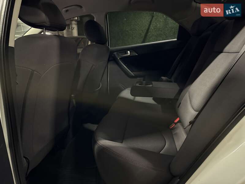 Седан Kia Cerato 2011 в Києві