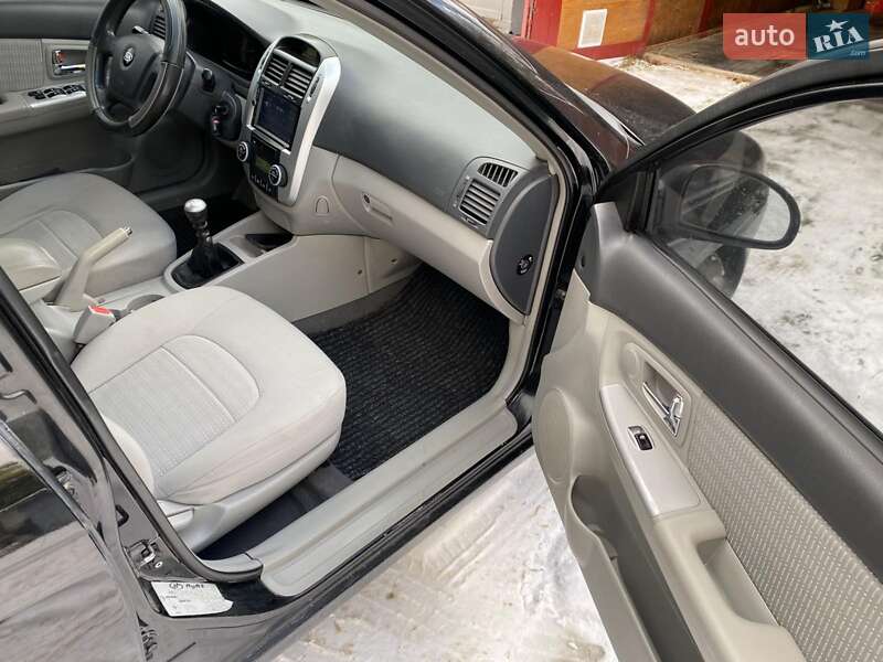 Седан Kia Cerato 2007 в Новояворовске