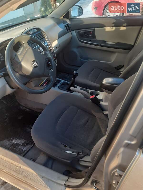 Хэтчбек Kia Cerato 2005 в Киеве фото 4 Хэтчбек Kia Cerato 2005 в Киеве