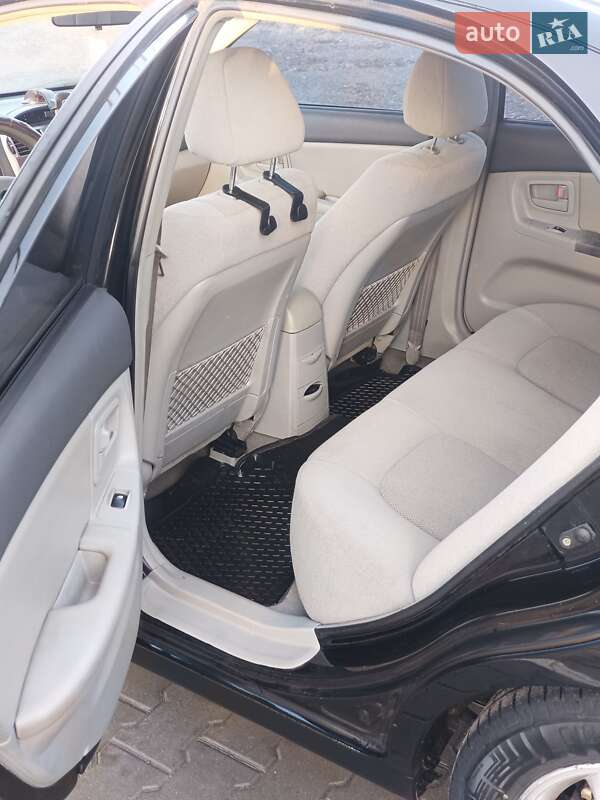 Седан Kia Cerato 2006 в Новом Буге