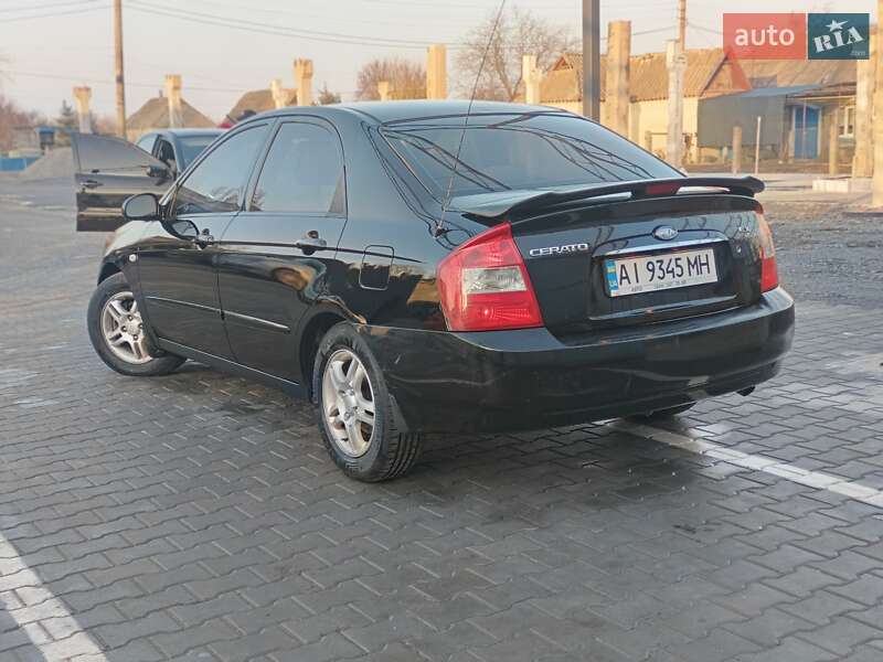 Седан Kia Cerato 2006 в Новом Буге