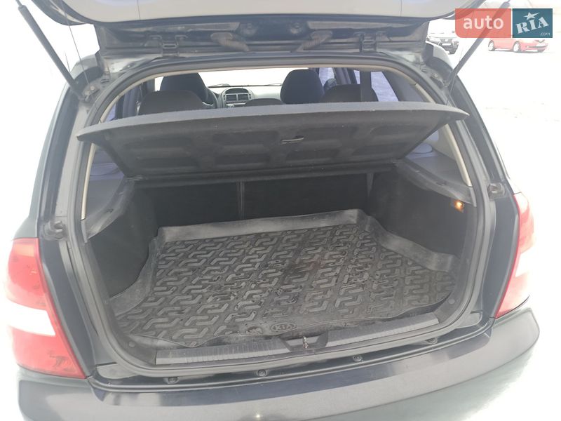 Хэтчбек Kia Cerato 2006 в Обухове