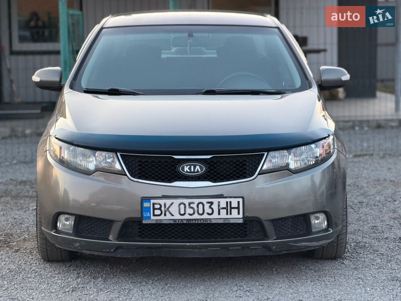Седан Kia Cerato 2009 в Ровно