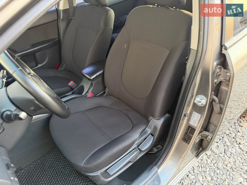 Седан Kia Cerato 2009 в Ровно