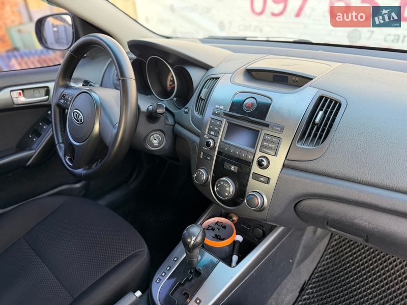 Седан Kia Cerato 2009 в Ровно