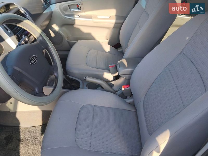 Седан Kia Cerato 2007 в Южноукраинске