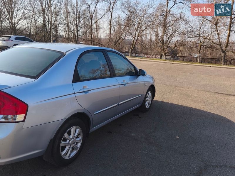 Седан Kia Cerato 2007 в Южноукраинске