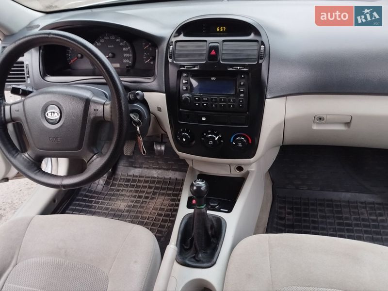 Седан Kia Cerato 2006 в Каменском