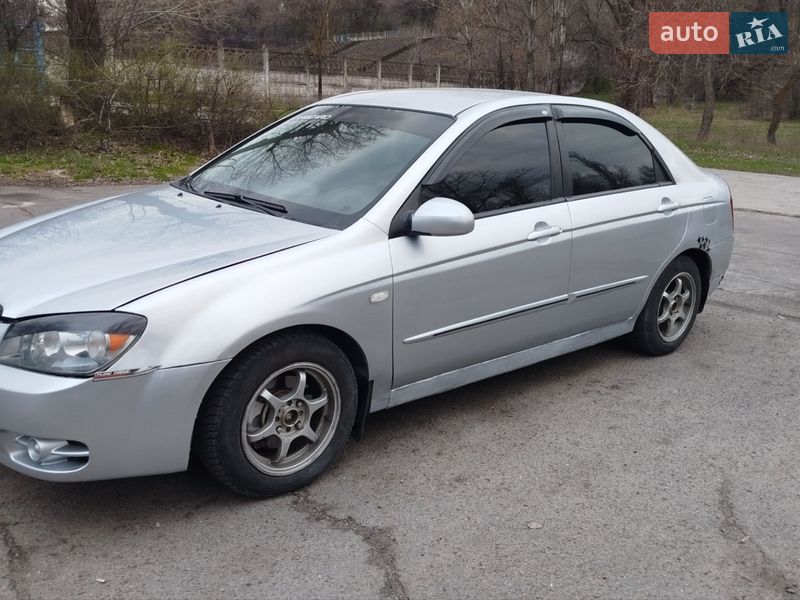 Седан Kia Cerato 2006 в Каменском