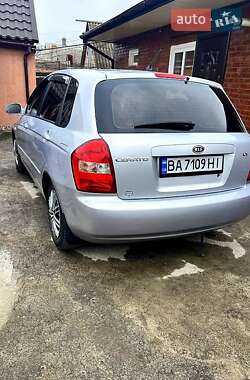Хэтчбек Kia Cerato 2004 в Знаменке