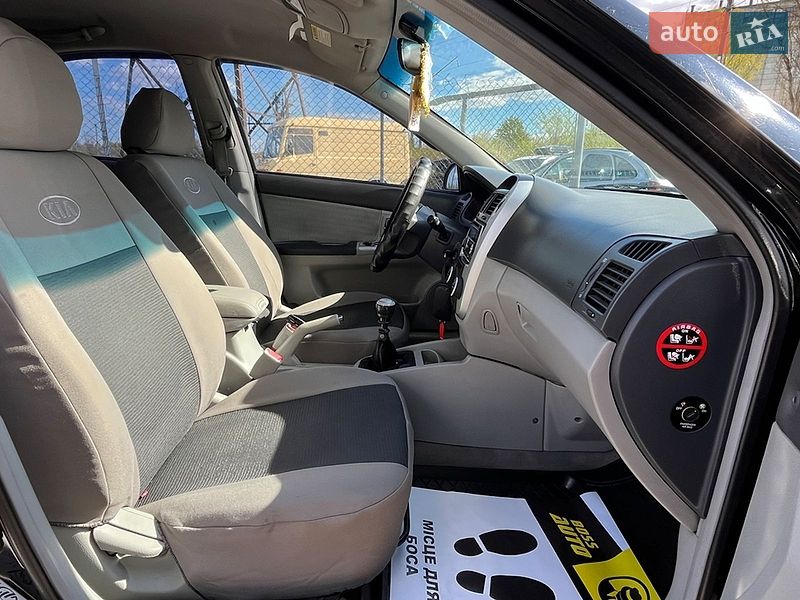 Седан Kia Cerato 2007 в Стрию