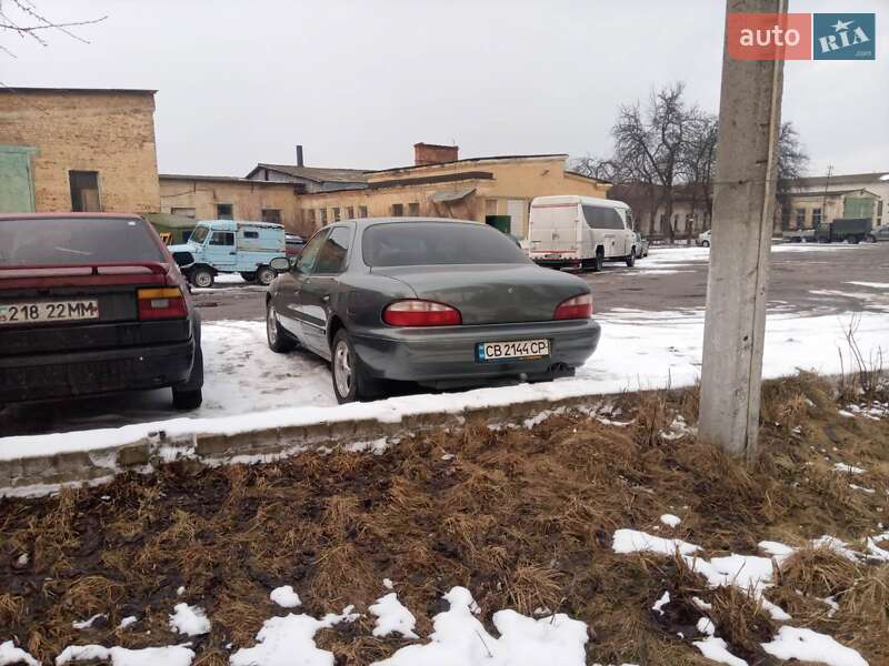 Седан Kia Clarus 1997 в Новгород-Северском